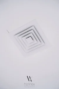 تنسيق خارجي ومساحات خاصة حول الفيلا في أبوظبي