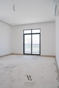 علاقة الكتلة العلوية بالأرضي في فيلا سكنية حديثة