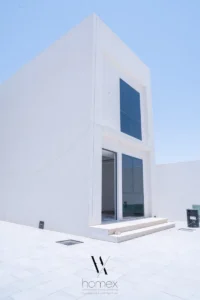 إبراز الكتل المعمارية ليلا في فيلا بيت الخبرة