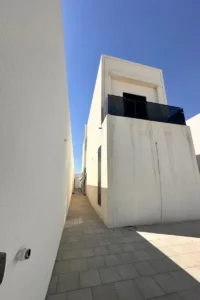 صورة تنفيذ فيلا سكنية حديثة في أبوظبي بإشراف بيت الخبرة