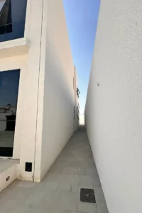 تفاصيل فتحات ومدخل فيلا سكنية حديثة من بيت الخبرة